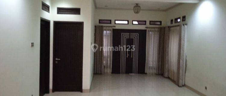 RUMAH DISEWAKAN SIAP HUNI STRATEGIS SAYAP SETRASARI 1