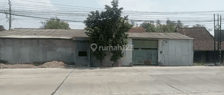 Gudang di Raya Karangawen Demak Halaman Luas Dgn Bangunan Gudang 1