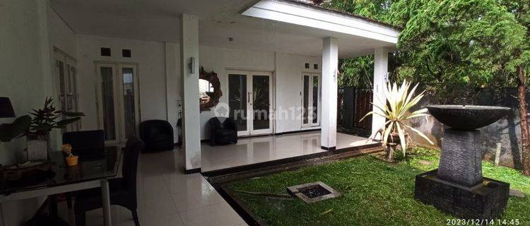 Rumah di Tengah Kota Salatiga Ada Swimming Pool Pribadi 1