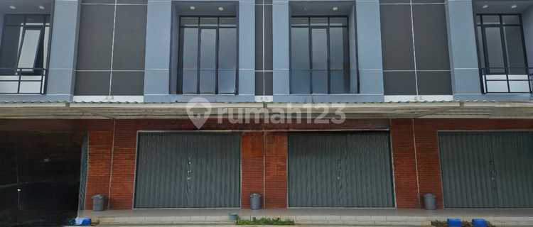 Shophouse with Large Parking Area in BSB Semarang 2 Stories 1
