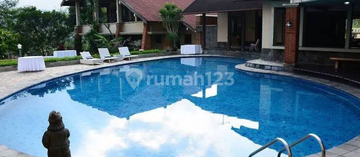 For Sale Villa with View of Mount Ungaran and Swimming Pool 1
