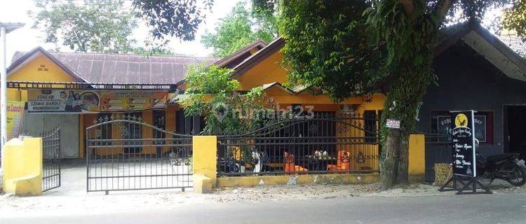 Rumah di Pinggir Jalan Raya Jl Ksatria, Binjai 1