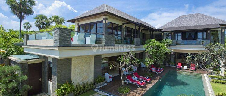 Villa Baru 2 Lantai di Pinggir Pantai Seminyak, Bali 1