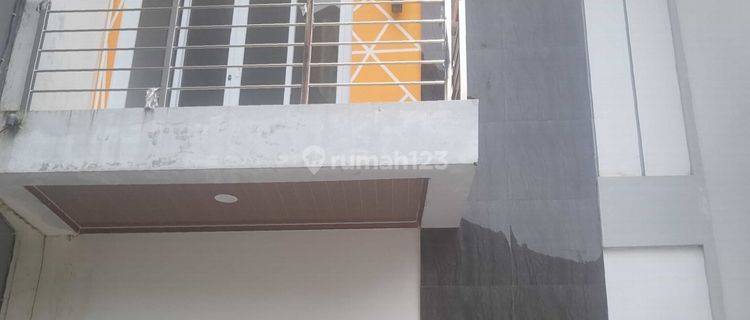 Rumah 3 Lantai Di Angke Indah, Tambora 1
