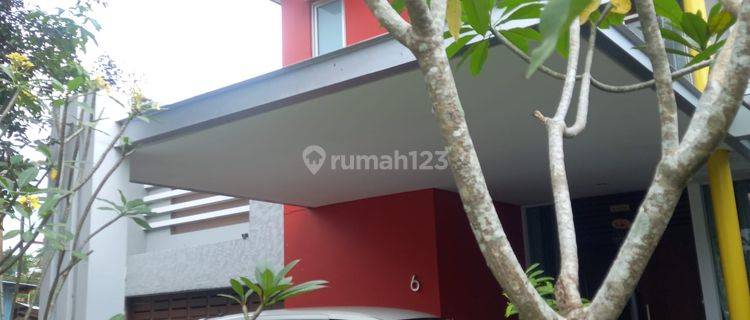 Rumah View Danau di Kota Baru Parahyangan, Bandung 1