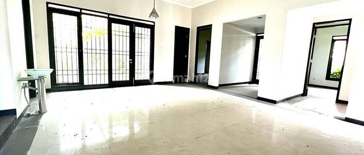 For Sale Rumah Harga Miring di Setraduta Hegar Hanya Hitung Tanah 1