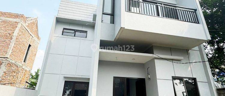 Rumah Konsep Scandinavian Pinggir Jalan Raya Cilodong Depok  1