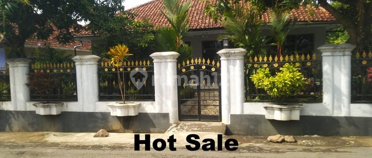 Rumah Asri dan Tanah Luas Full Furnish Kuningan Jabar 1