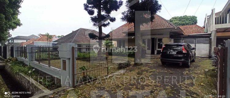 Jarang Ada Rumah Tia Hitung Tanah Jalan Raya di Cipaganti 1