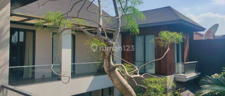 Dijual Rumah Mewah Hook Full Furnished dengan Taman Besar  Simpang Darmo Permai 1