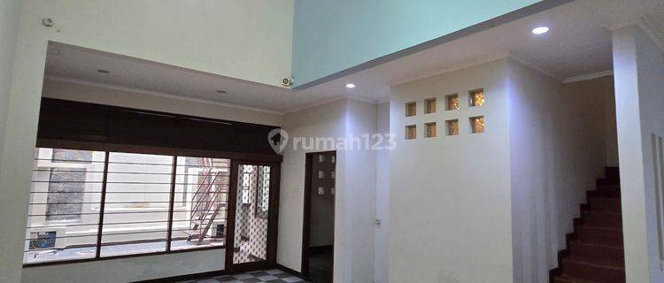 Jual Rumah Lima Kamar Tidur Setraduta 1