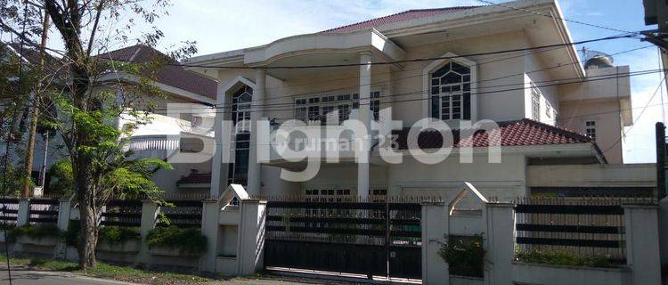 Villa Mewah besar elite siap huni di Multatuli Medan 1