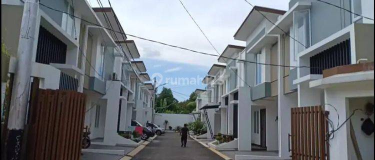 Rumah dua lantai rap dan siap huni dekat pusat bisnis, Ciputat  1