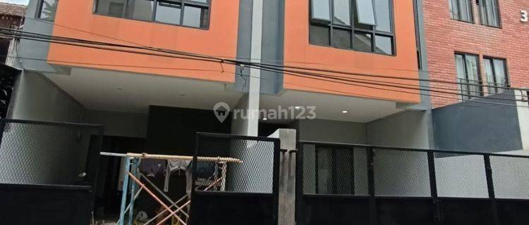 Rumah mewah 3 lantai selangkah ke pondok indah 1