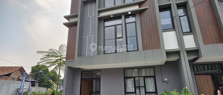 Rumah Mewah 3 Lt Dp 0% & Free Biaya Dekat Kantor Walkot Tangsel 1