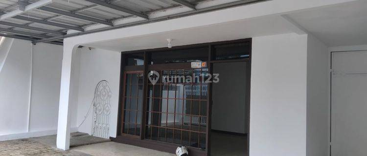 Disewakan Rumah Besar Cocok Untuk Kantor di Daerah Kembar Moh. Toha 1