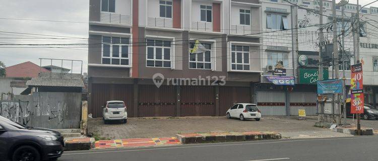 Ruko dijual di Jalan Sudirman Center 1
