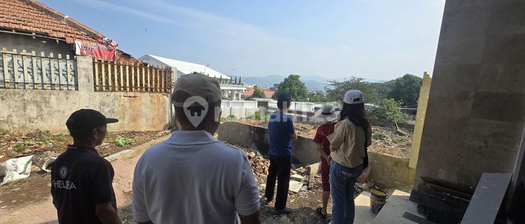 Spacious House Suitable for a Cafe 1