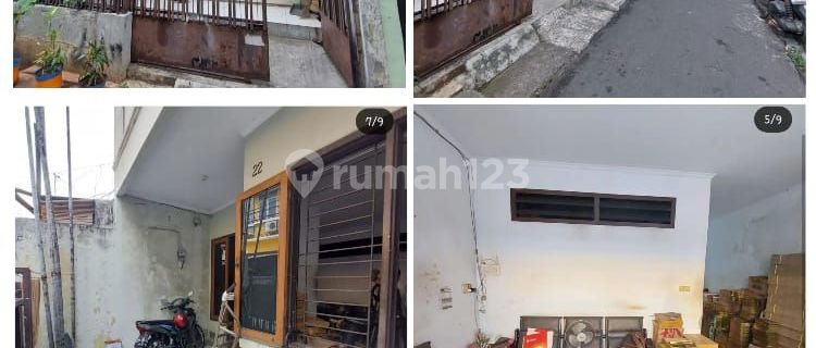 di Jalan dwiwarna 4 Jakarta barat  1