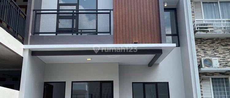 Rumah  2 Lantai Baru SHM di Mahagoni park sektor 9 Bintaro 1