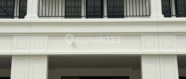 New Shop House Double Facade 3 Floors Facing Main Road to Konnichiwa Restaurant 1