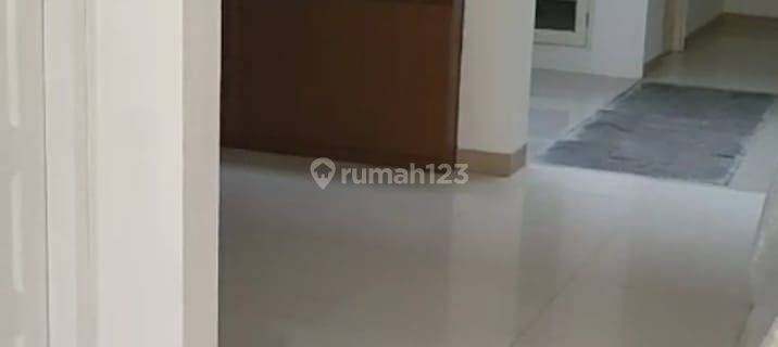 Rumah murah kamar banyak semi furnish di Citra Garden 3 1