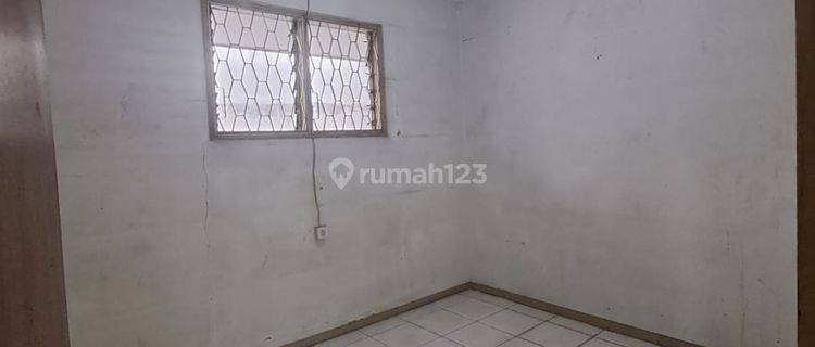 House Warehouse Located jalan Raya Kebon Jeruk, Jakarta Barat 1