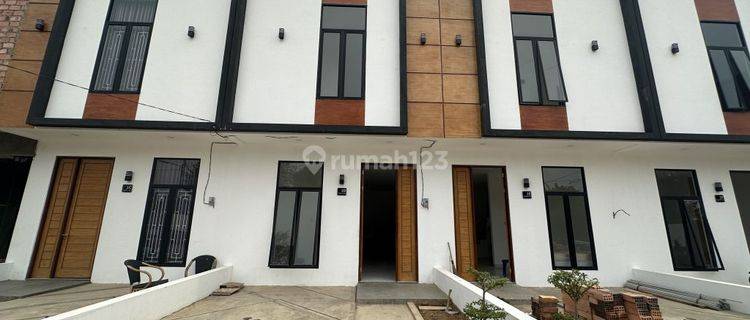 Town House Strategis Dan Berada di Lokasi Tertinggi di Palembang Casa De La Vida  1