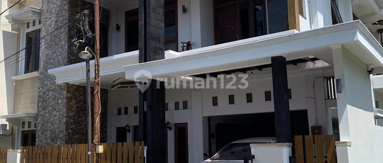 Rumah Bagus 2 Lantai di Komplek Perumahan Dekat Graha Padma 1