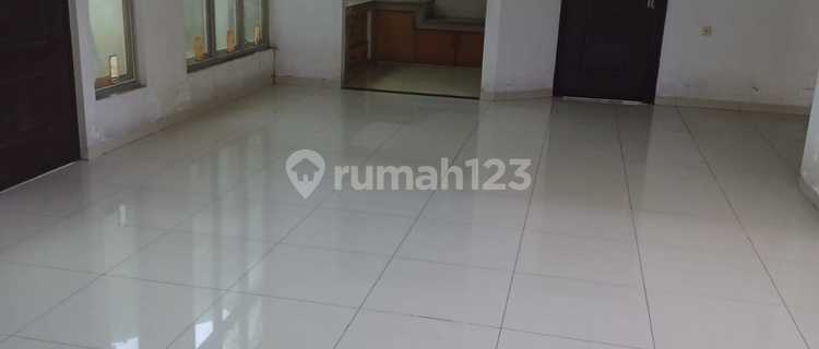 Rumah 2 Lantai Tengah Kota Dekat Jl Dr Cipto 1