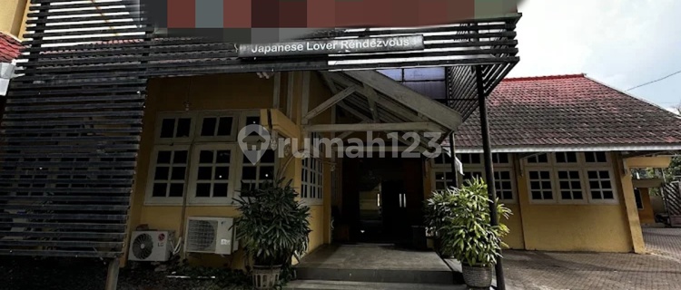 Rumah Ex Resto Dengan Parkiran Luas Dekat Rs Elisabeth 1