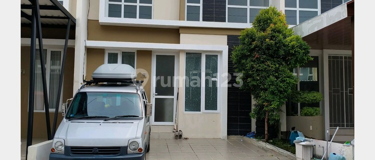 Modern Minimalist House in The Park Mall Housing Estate 1