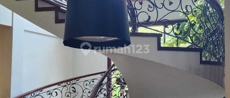 Disewakan Rumah Lokasi Strategis di Menteng Jakarta Pusat 1