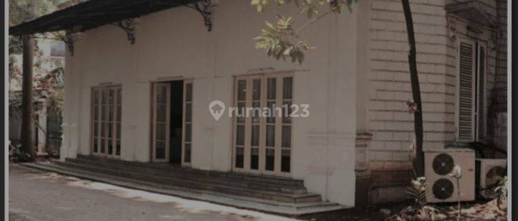 Rumah Dengan Arsitektur Klasik di Cikini Menteng Jakarta Pusat 1