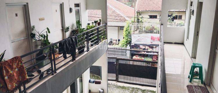 Kost di Sayap Pasteur, Bandung 1