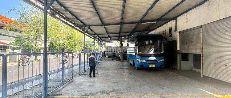 Sewa Ruang Usaha Cempaka Putih Pinggir Jalan Raya Parkiran Luas Posisi Hoek Cocok Untuk Usaha Resto/Klinik  1