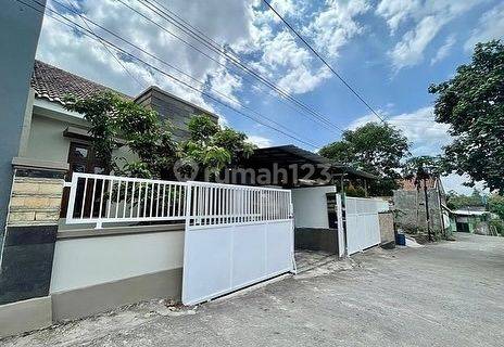 Rumah Luas Semi Furnished, Bebas Pajak Di Kalasan 1