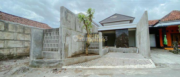 Rumah Cantik, Carpot 2 Mobil, 15 Menit Ke Kampus Upn Jogja 1