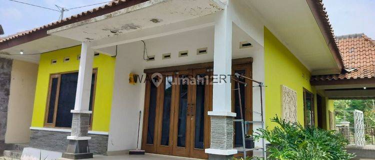 Dijual Rumah Mewah Tanah Luas Carport Muat 3 Mobil Di Ngemplak 1