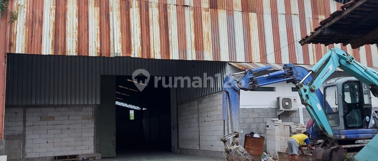 Premium Ready-to-Use Warehouse for Business on Jalan Majapahit Raya 1