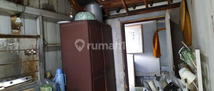 A house in West Semarang, suitable for boarding rooms. 1