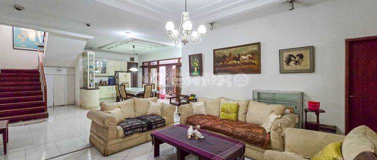 Rumah Hook di Green Garden Jakarta Barat Luas 379m2 1