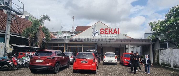Bangunan resto di pusat kota makassar 1