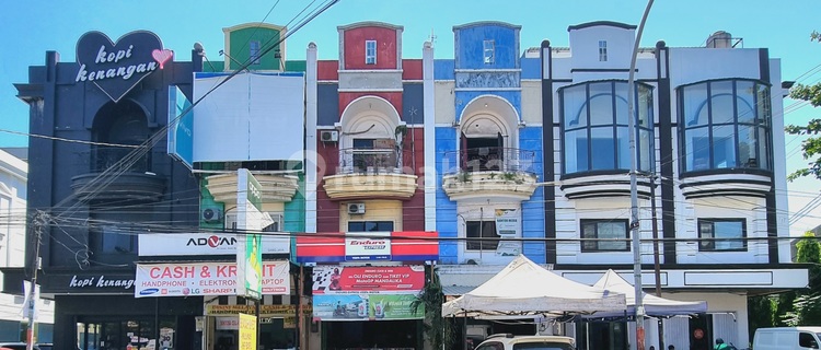 One unit of shophouse on Cendrawasih Street, Makassar. 1