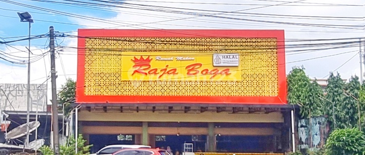 Three-unit shophouse on Jalan Perintis Kemerdekaan, Makassar 1