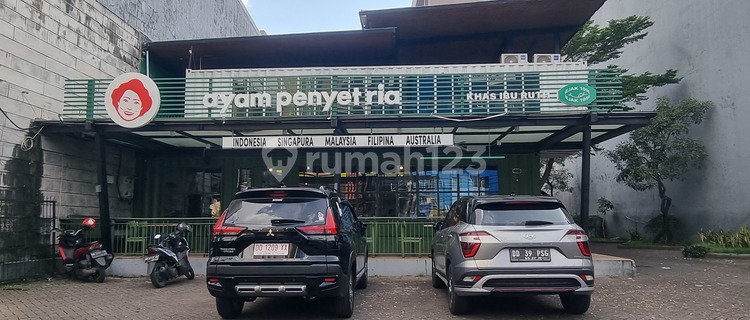 Bangunan resto di pusat kota makassar 1
