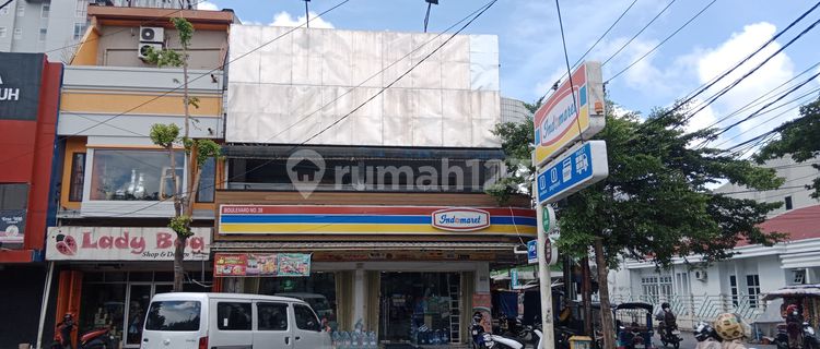 Two-unit shop house on Panakkukang Boulevard street. 1