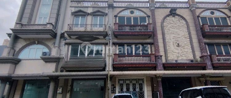 Ready-to-Live Shophouse With Free Parking 1