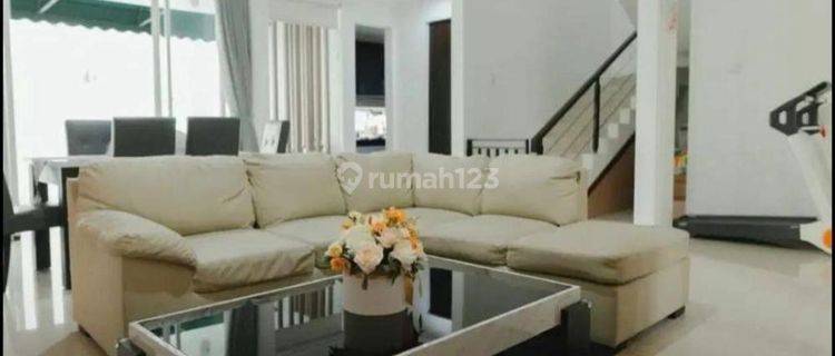 Rumah Mewah Dengan Swimming Pool di Dago Furnished 1