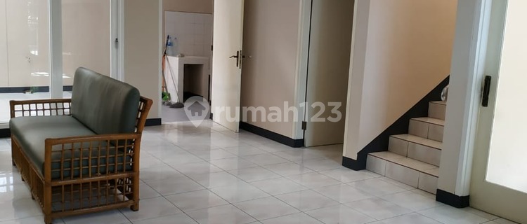 Rumah 2 Lantai Siap Huni Semi Furnished di Mekar Wangi 1
